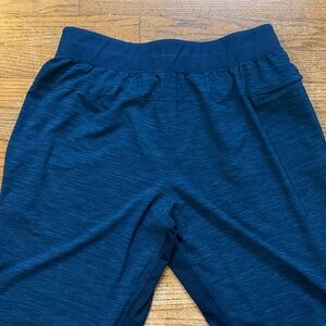Men’s Lululemon Size Large Navy Athletic Shorts